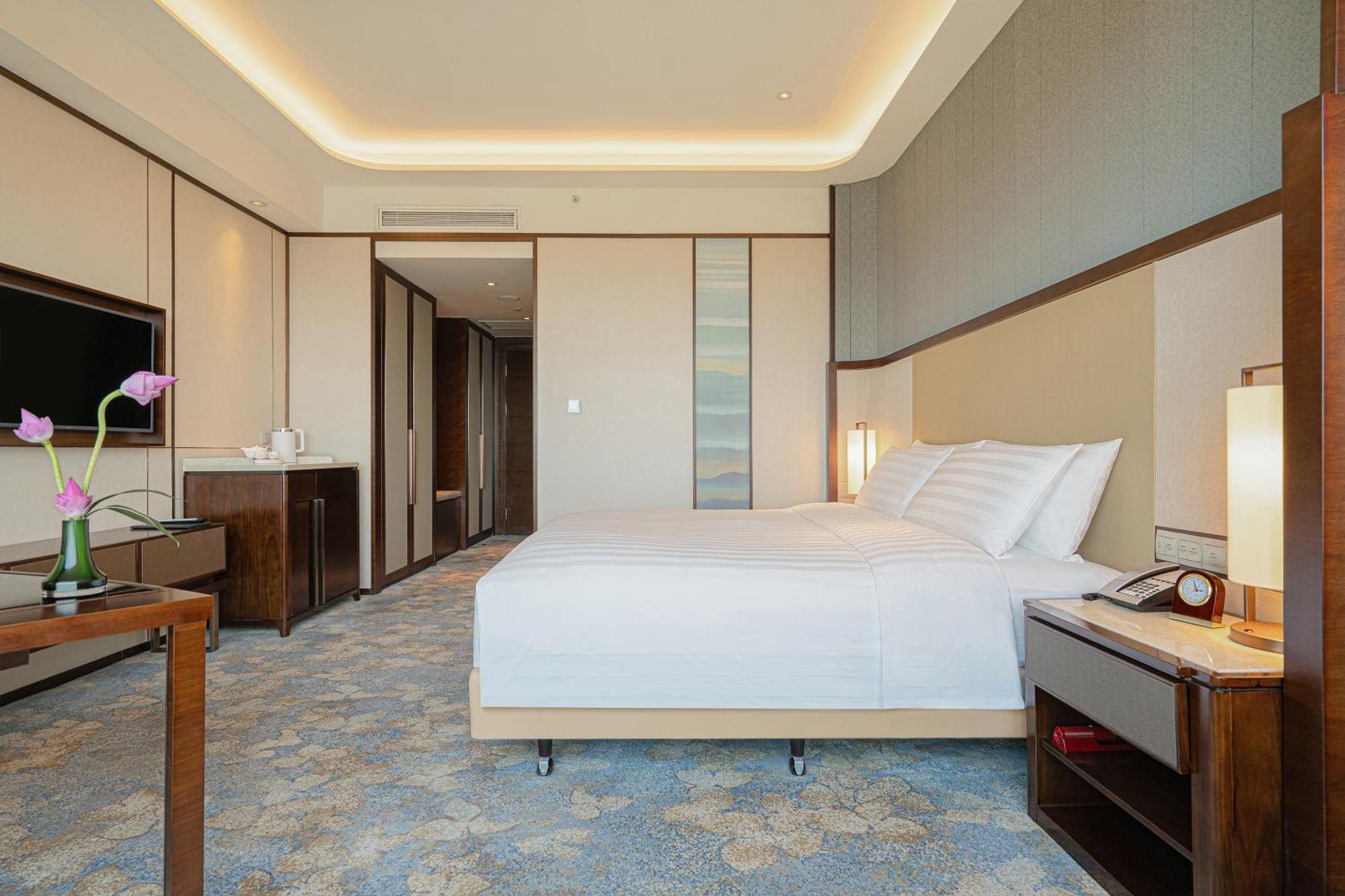 Shangri-La Jinan Bagian luar foto