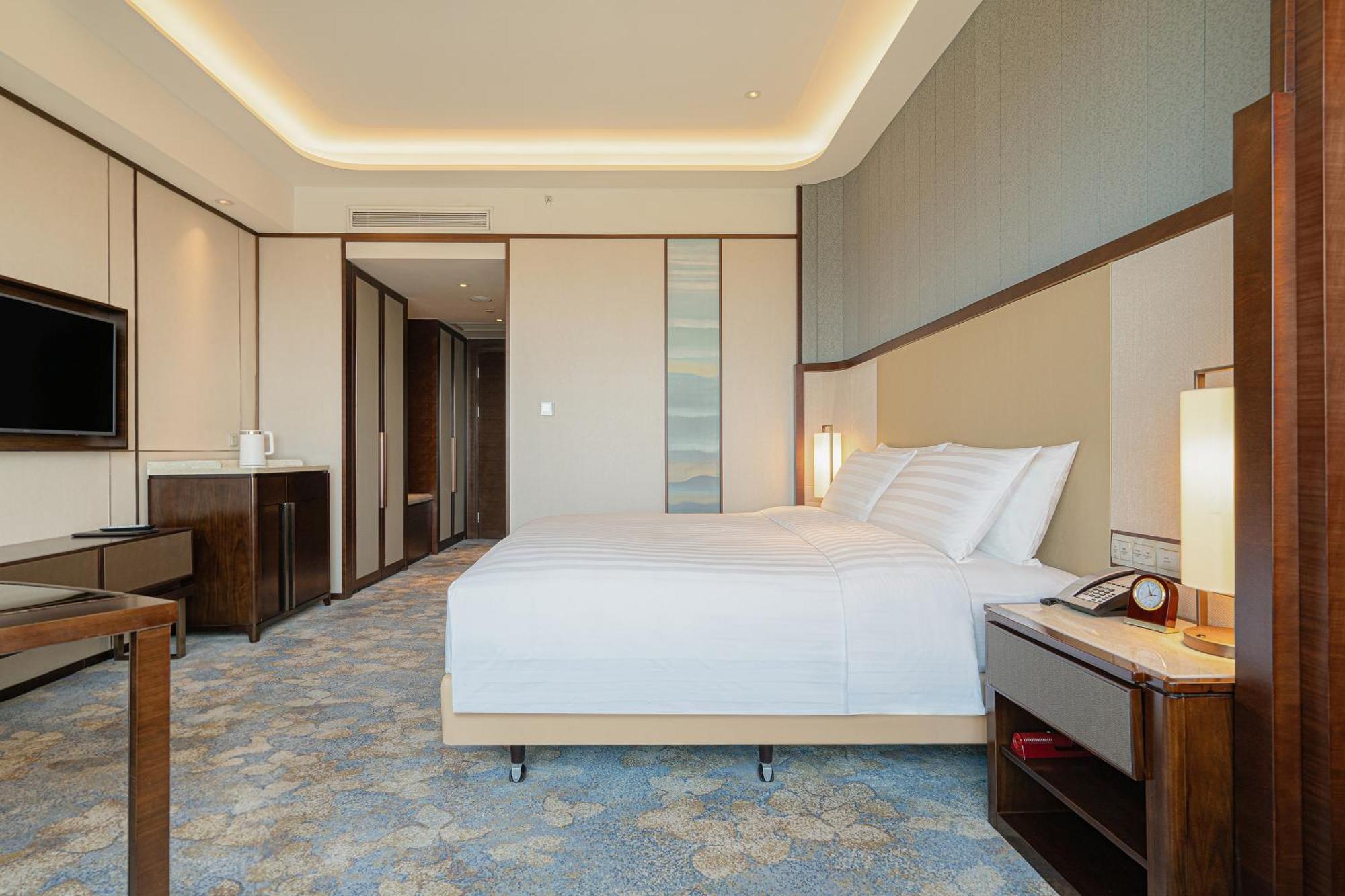 Shangri-La Jinan Bagian luar foto